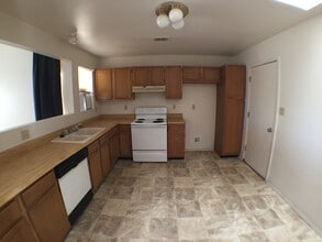 1368 Lil Ave NE in Rio Rancho, NM - Building Photo - Building Photo