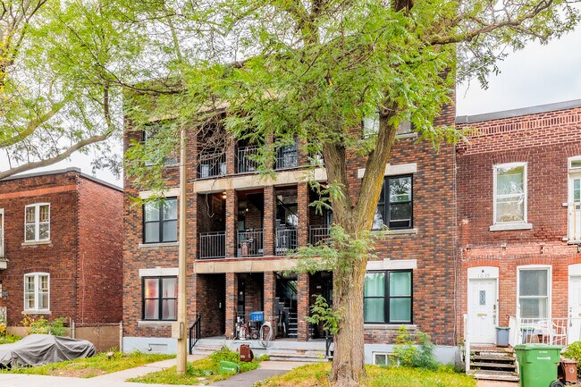 1045 Prud'homme Av in Montréal, QC - Building Photo - Building Photo