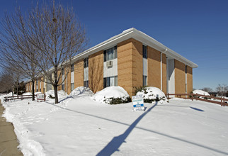 Courtyard Apartments in Kenosha, WI - Building Photo - Building Photo