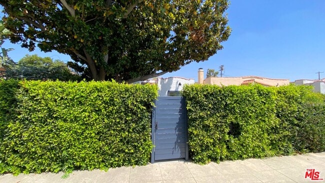 property at 3835 Hollypark Pl