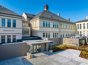 McKinley School Lofts in Milwaukee, WI - Foto de edificio - Building Photo