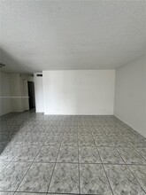 300 NE 1st Ct in Hallandale Beach, FL - Building Photo - Building Photo