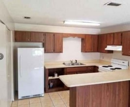 3721 NE 41st St in Ocala, FL - Foto de edificio - Building Photo