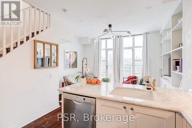 901 Queen St W in Toronto, ON - Building Photo - Building Photo