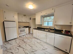 7727 Jewel Lake Rd in Anchorage, AK - Building Photo - Building Photo