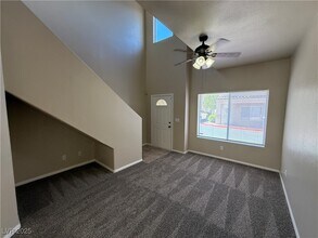 78 Falcon Feather Way in Henderson, NV - Building Photo - Building Photo