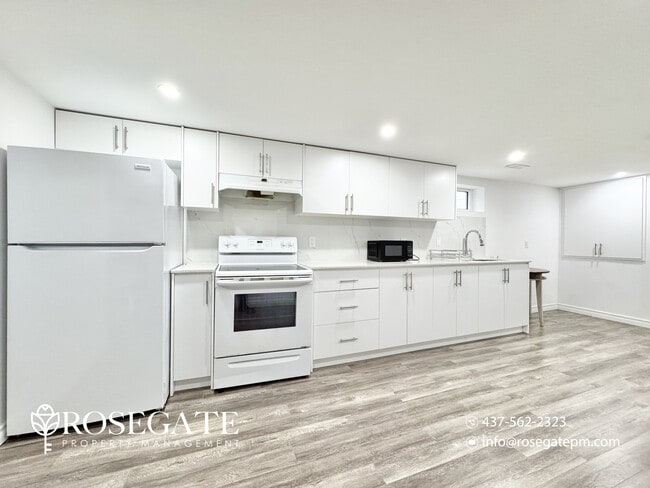 1189 Cloverdale St in Oshawa, ON - Building Photo - Building Photo