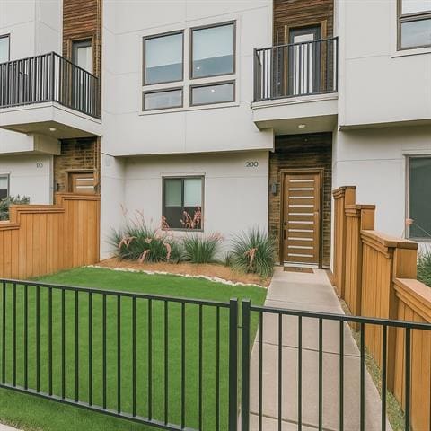 property at 3816 Roseland Ave