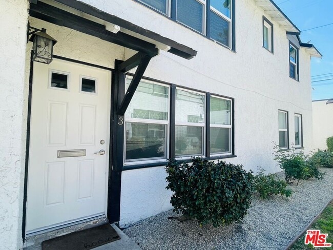 property at 4441 Tujunga Ave