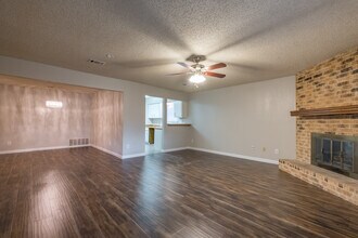 9715 Anderson Village Dr in Austin, TX - Building Photo - Building Photo