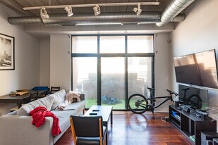 3245 N Ashland Ave, Unit 2a in Chicago, IL - Building Photo