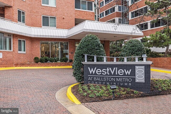 1001 N Vermont St in Arlington, VA - Building Photo - Building Photo