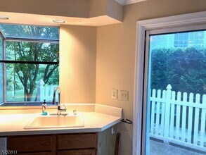 28 Stevens Ct in Bedminster, NJ - Building Photo - Building Photo