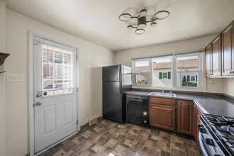 702 Locust St, Unit 702 Locust in Bridgeville, PA - Foto de edificio - Building Photo
