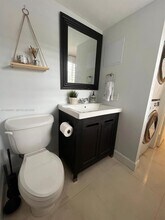 5570 SW 70th Pl S in Miami, FL - Foto de edificio - Building Photo