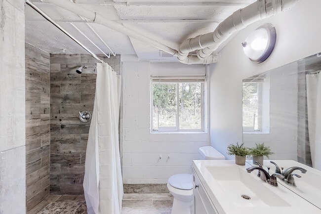 1395 Stoneham Ct in Atlanta, GA - Foto de edificio - Building Photo