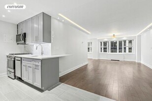 77 W 55th St in New York, NY - Building Photo