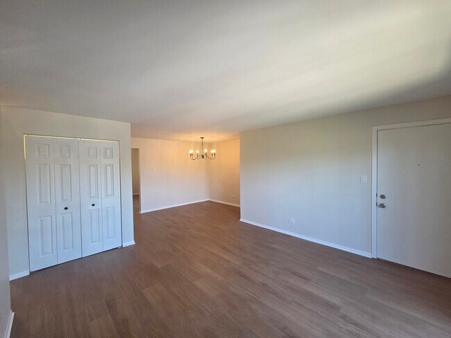 2201 W Nichols Rd in Arlington Heights, IL - Building Photo - Building Photo