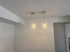 4235 N University Dr in Sunrise, FL - Building Photo - Building Photo