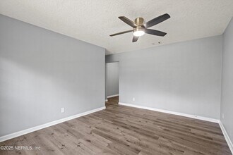 2739 King Cole Dr in Jacksonville, FL - Building Photo - Building Photo