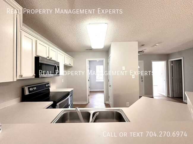 5928 Briggs Dr in Charlotte, NC - Building Photo - Building Photo
