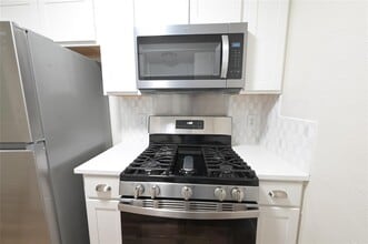 1200 Matthews Ln in Austin, TX - Building Photo - Building Photo