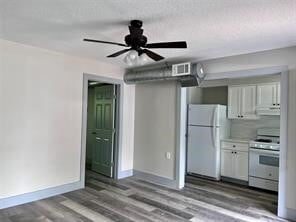 8335 Bonner Dr in Houston, TX - Foto de edificio - Building Photo