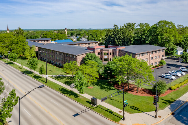 Regent-West Apartments in Whitewater, WI - Building Photo - Building Photo