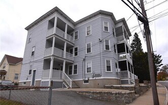 490 Manville Rd in Woonsocket, RI - Building Photo