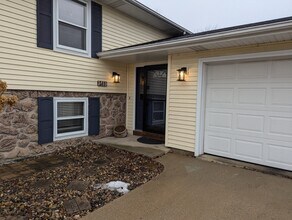 1411 Chadwick Dr in Normal, IL - Building Photo - Building Photo