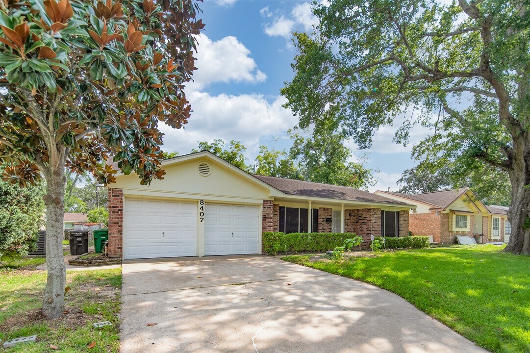 8407 Stroud Dr in Houston, TX - Building Photo