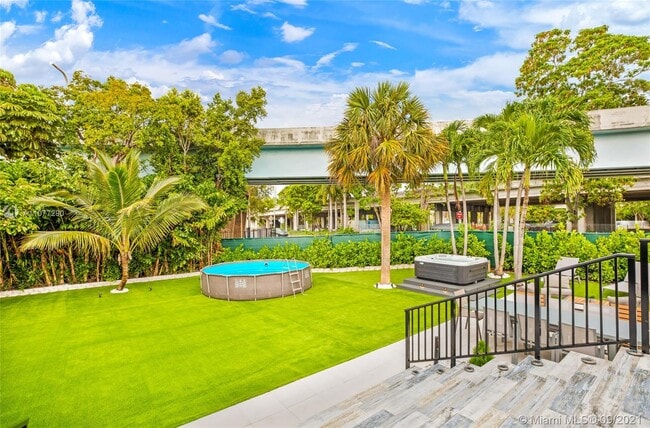 38 SW 25th Rd in Miami, FL - Building Photo - Building Photo