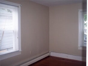 427 High St in Bristol, RI - Building Photo - Building Photo