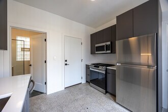 3051 W Medill Ave in Chicago, IL - Building Photo - Building Photo