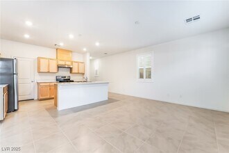 9122 Nostrand Ave in Las Vegas, NV - Building Photo - Building Photo