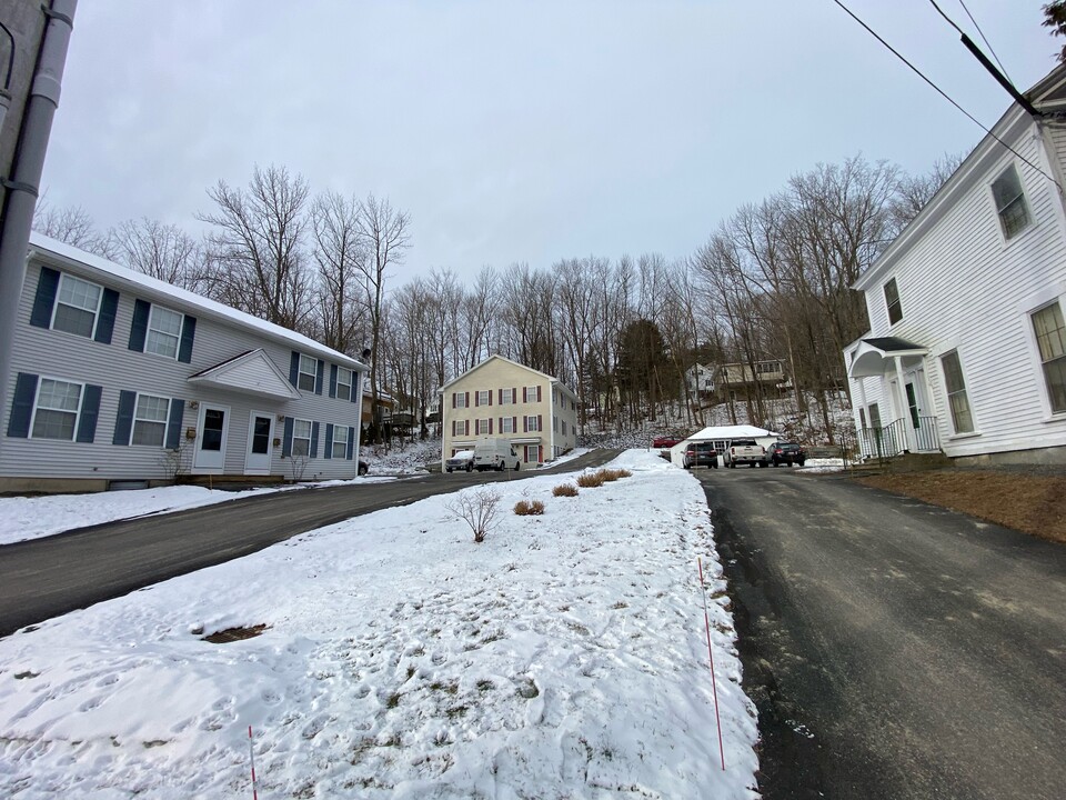 14 N Chestnut St in Augusta, ME - Foto de edificio