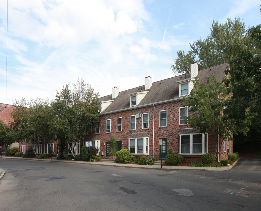 30 Hampton Ave in Northampton, MA - Building Photo