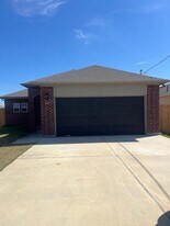 51 Rd 5102 in Cleveland, TX - Building Photo