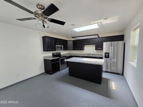 2302 N 36th St in Phoenix, AZ - Building Photo - Building Photo