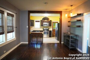 419 W Lullwood Ave in San Antonio, TX - Building Photo - Building Photo