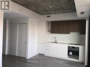 161 Roehampton Ave in Toronto, ON - Building Photo - Building Photo