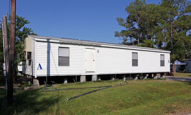 Kreole Mobile Home Park in Moss Point, MS - Building Photo - Building Photo