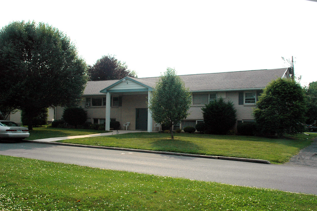 841 Londonderry Blvd in Palmyra, PA - Foto de edificio