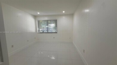 17010 SW 93rd Ave in Palmetto Bay, FL - Foto de edificio - Building Photo