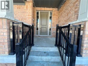 21 Stonehill Ave. in Kitchener, ON - Building Photo - Building Photo