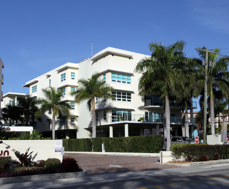 the Crescent in Sarasota, FL - Building Photo