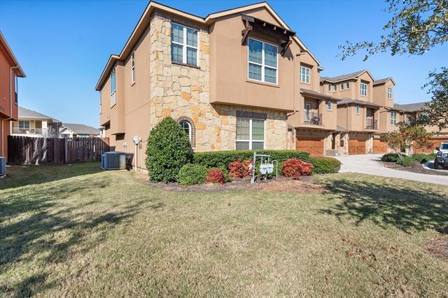 2630 Villa Di Lago Dr in Grand Prairie, TX - Building Photo