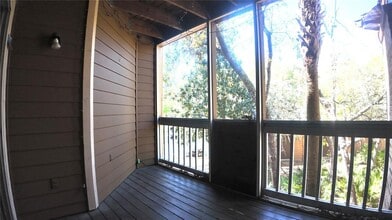 486 N Pin Oak Pl in Longwood, FL - Foto de edificio - Building Photo