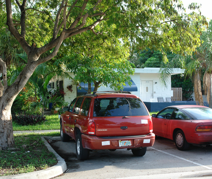 2135 NE 170th St in Miami, FL - Foto de edificio