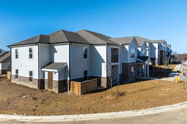 Covington Woods II in Lansing, KS - Foto de edificio - Building Photo